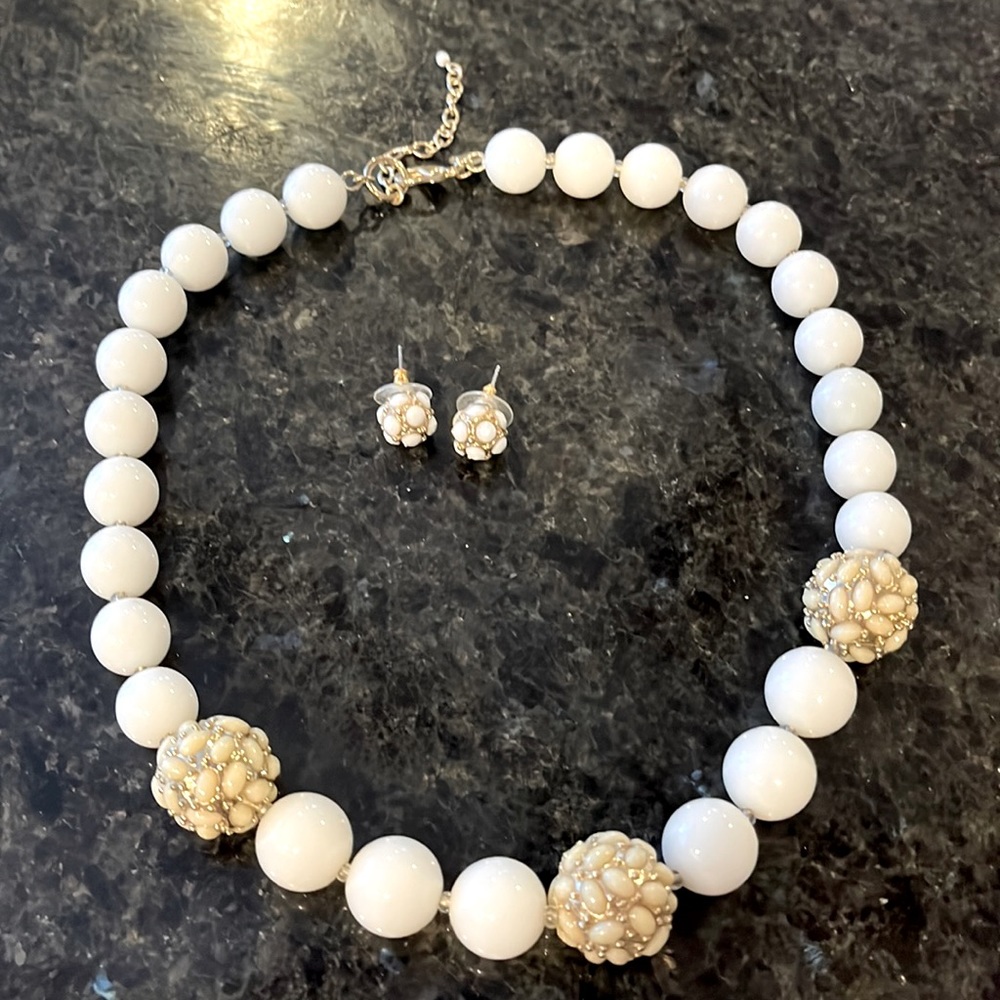 Necklace and earring set
